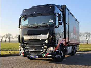 Kamion sa ceradom DAF XF