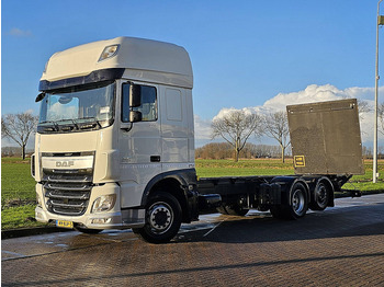 Kamion sa golom šasijom i zatvorenom kabinom DAF XF 440 SSC 6X2 FAN: slika 3