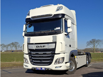 Kamion sa hidrauličnom kukom DAF XF 480