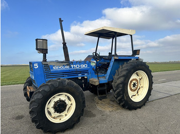 Traktor NEW HOLLAND