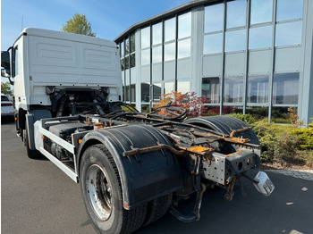 Kamion sa golom šasijom i zatvorenom kabinom Mercedes-Benz Actros 1832 MP 3: slika 3