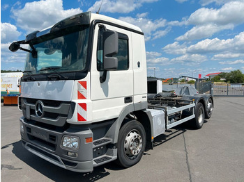 Kamion sa golom šasijom i zatvorenom kabinom MERCEDES-BENZ Actros 2532