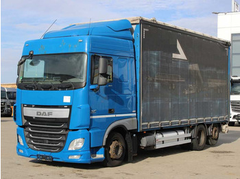 Kamion sa ceradom DAF XF 460