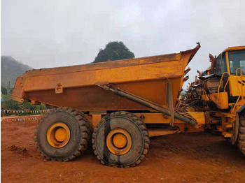 Zglobni kiper VOLVO A40D