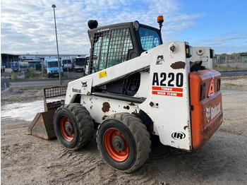 Mini utovarivač Bobcat A 220: slika 4