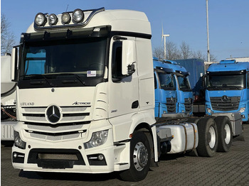 Kamion sa golom šasijom i zatvorenom kabinom MERCEDES-BENZ Actros