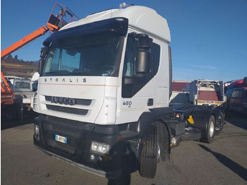 Kamion sa hidrauličnom kukom IVECO Stralis