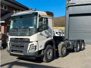 Kamion sa golom šasijom i zatvorenom kabinom VOLVO FMX 500