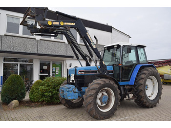 Traktor NEW HOLLAND