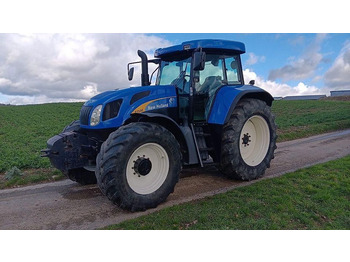 Traktor NEW HOLLAND