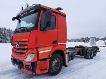 Kamion sa golom šasijom i zatvorenom kabinom MERCEDES-BENZ Actros 2545