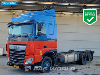 Kamion sa golom šasijom i zatvorenom kabinom DAF XF 440