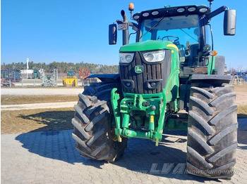 Traktor JOHN DEERE 6215R