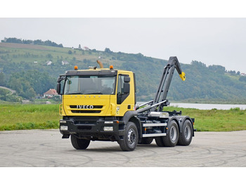 Kamion sa hidrauličnom kukom IVECO Trakker