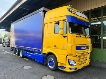 Kamion sa ceradom DAF XF 510