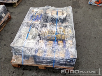 Građevinska oprema Unused Pallet of Paint Rollers, Nitrile Gloves, Pipe Clamps with Screw, Face Masks: slika 2