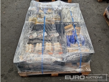 Građevinska oprema Unused Pallet of Paint Rollers, Nitrile Gloves, Pipe Clamps with Screw, Face Masks: slika 4