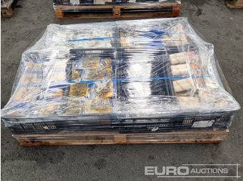 Građevinska oprema Unused Pallet of Paint Rollers, Nitrile Gloves, Pipe Clamps with Screw, Face Masks: slika 3