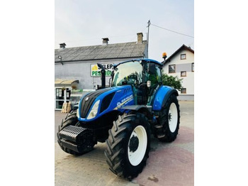 Traktor NEW HOLLAND T5