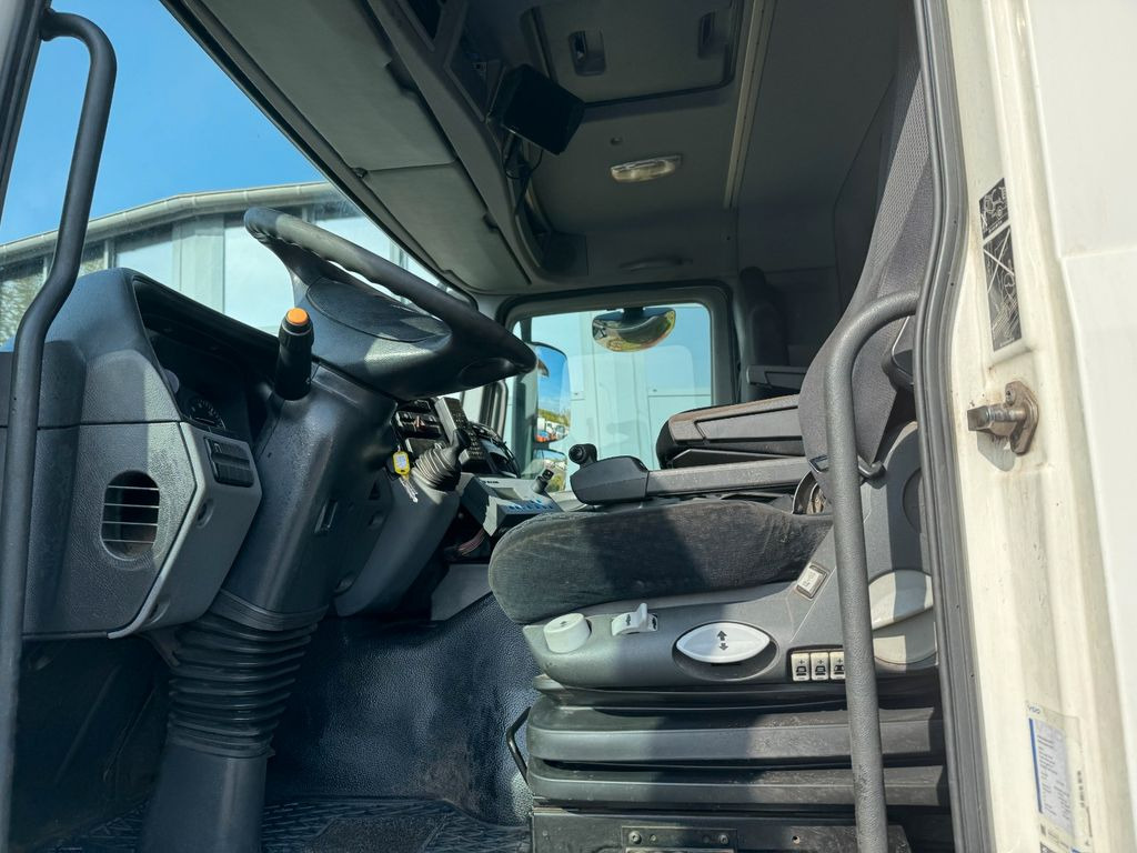 Kamion sa golom šasijom i zatvorenom kabinom Mercedes-Benz Actros 1832 MP 3: slika 9