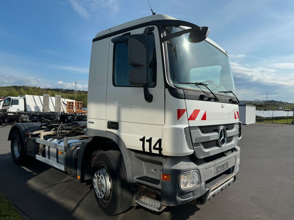 Kamion sa golom šasijom i zatvorenom kabinom Mercedes-Benz Actros 1832 MP 3: slika 7