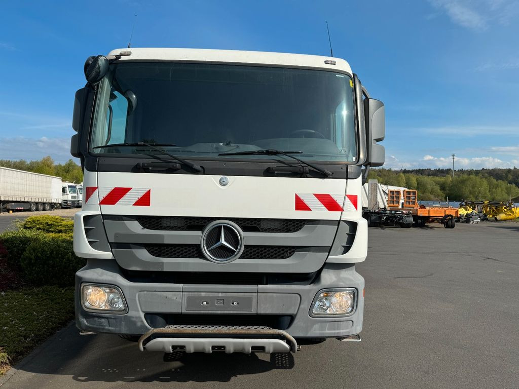 Kamion sa golom šasijom i zatvorenom kabinom Mercedes-Benz Actros 1832 MP 3: slika 8