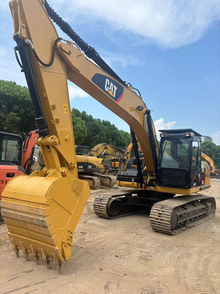 Bager CATERPILLAR 320D: slika 1