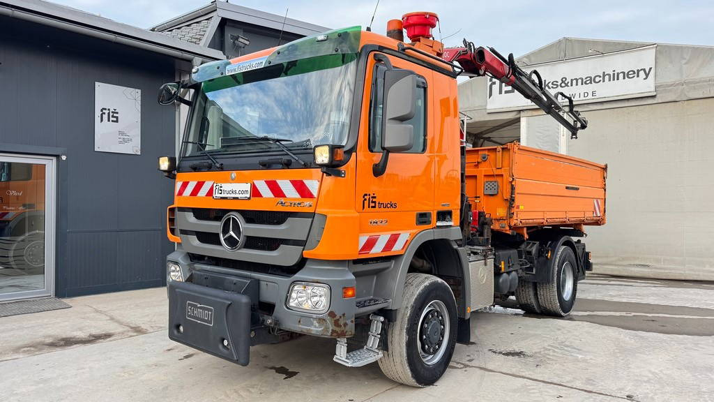 Istovarivač Mercedes-Benz Actros 1832 AK tipper 4x4 - crane Fassi 9.2M - remote control: slika 7