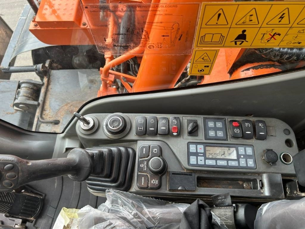 Bager točkaš Doosan DX 140 W-3: slika 21