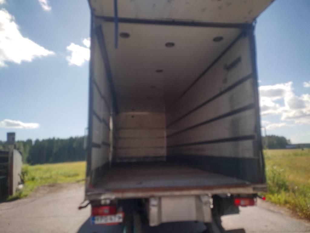 Kamion sa zatvorenim sandukom Volvo FM9 4x2 8,40m pitkä kylkiaukeava kori: slika 6