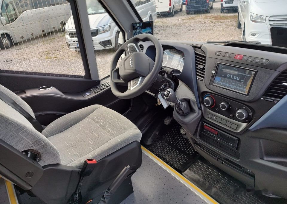 Minibus, Putnički kombi novi IVECO Daily Mercus City: slika 11