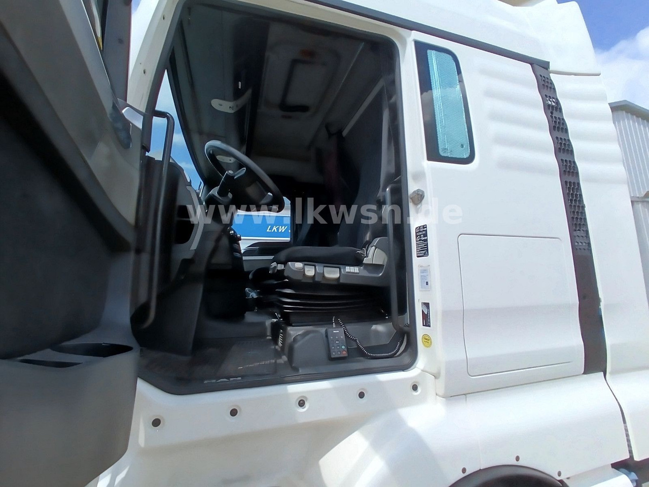 Tegljač MAN TGX 18:440 FLT XLX 2xTank Klima Spoiler Kühlbox MAN TGX 18:440 FLT XLX 2xTank Klima Spoiler Kühlbox: slika 13 Tegljač MAN TGX 18:440 FLT XLX 2xTank Klima Spoiler Kühlbox MAN TGX 18:440 FLT XLX 2xTank Klima Spoiler Kühlbox: slika 13