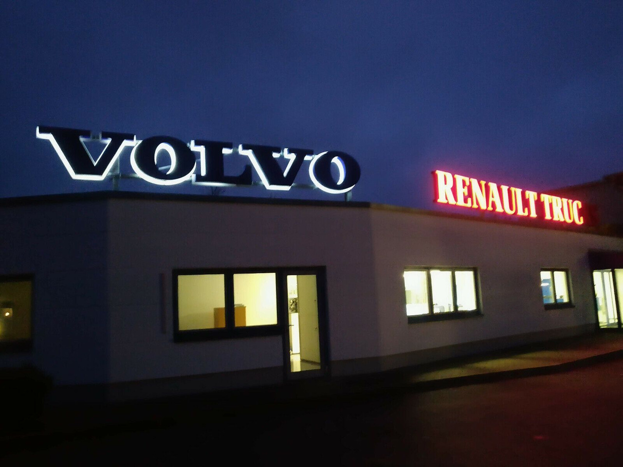 Tegljač MAN TGX 18:440 FLT XLX 2xTank Klima Spoiler Kühlbox MAN TGX 18:440 FLT XLX 2xTank Klima Spoiler Kühlbox: slika 45 Tegljač MAN TGX 18:440 FLT XLX 2xTank Klima Spoiler Kühlbox MAN TGX 18:440 FLT XLX 2xTank Klima Spoiler Kühlbox: slika 45