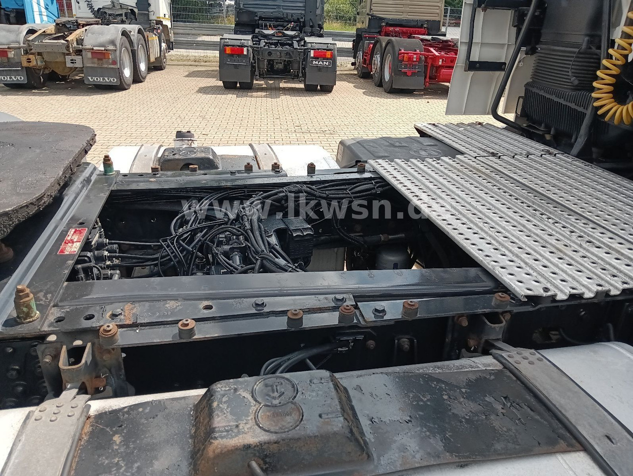 Tegljač MAN TGX 18:440 FLT XLX 2xTank Klima Spoiler Kühlbox MAN TGX 18:440 FLT XLX 2xTank Klima Spoiler Kühlbox: slika 24 Tegljač MAN TGX 18:440 FLT XLX 2xTank Klima Spoiler Kühlbox MAN TGX 18:440 FLT XLX 2xTank Klima Spoiler Kühlbox: slika 24