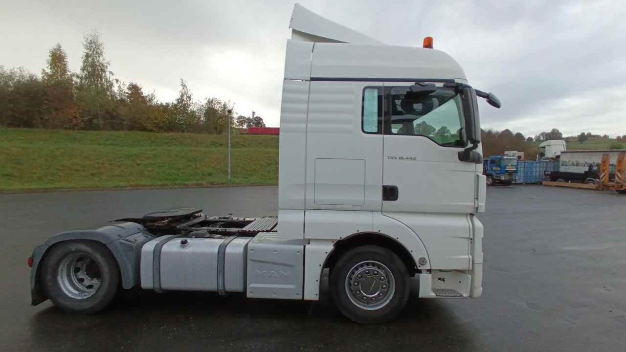 Tegljač MAN TGX 18:440 FLT XLX 2xTank Klima Spoiler Kühlbox MAN TGX 18:440 FLT XLX 2xTank Klima Spoiler Kühlbox: slika 36 Tegljač MAN TGX 18:440 FLT XLX 2xTank Klima Spoiler Kühlbox MAN TGX 18:440 FLT XLX 2xTank Klima Spoiler Kühlbox: slika 36