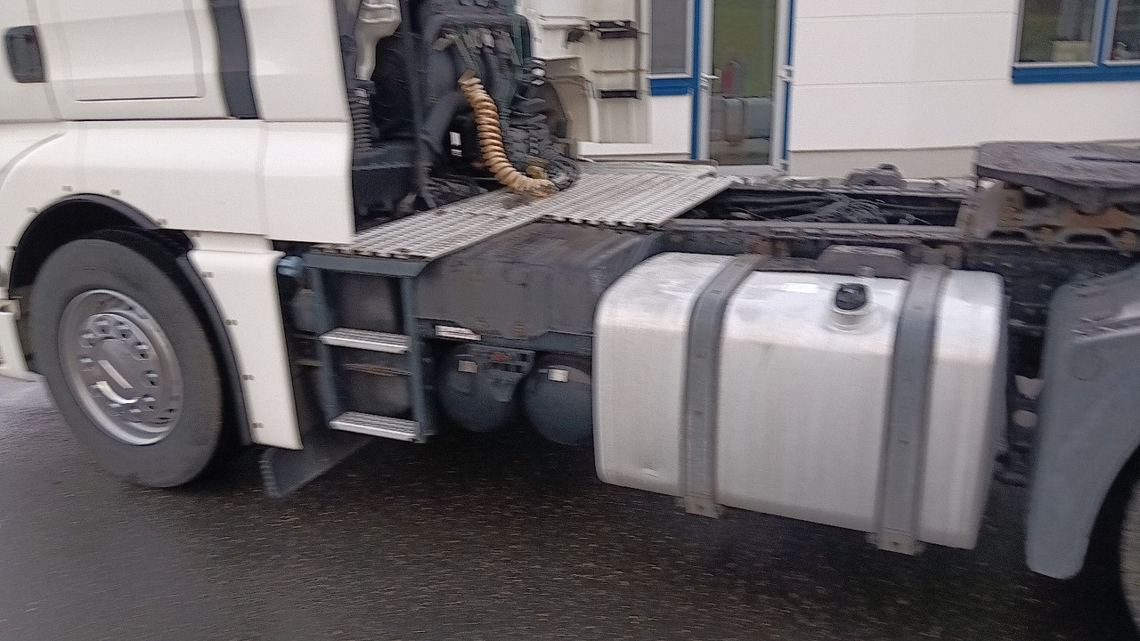 Tegljač MAN TGX 18:440 FLT XLX 2xTank Klima Spoiler Kühlbox MAN TGX 18:440 FLT XLX 2xTank Klima Spoiler Kühlbox: slika 41 Tegljač MAN TGX 18:440 FLT XLX 2xTank Klima Spoiler Kühlbox MAN TGX 18:440 FLT XLX 2xTank Klima Spoiler Kühlbox: slika 41