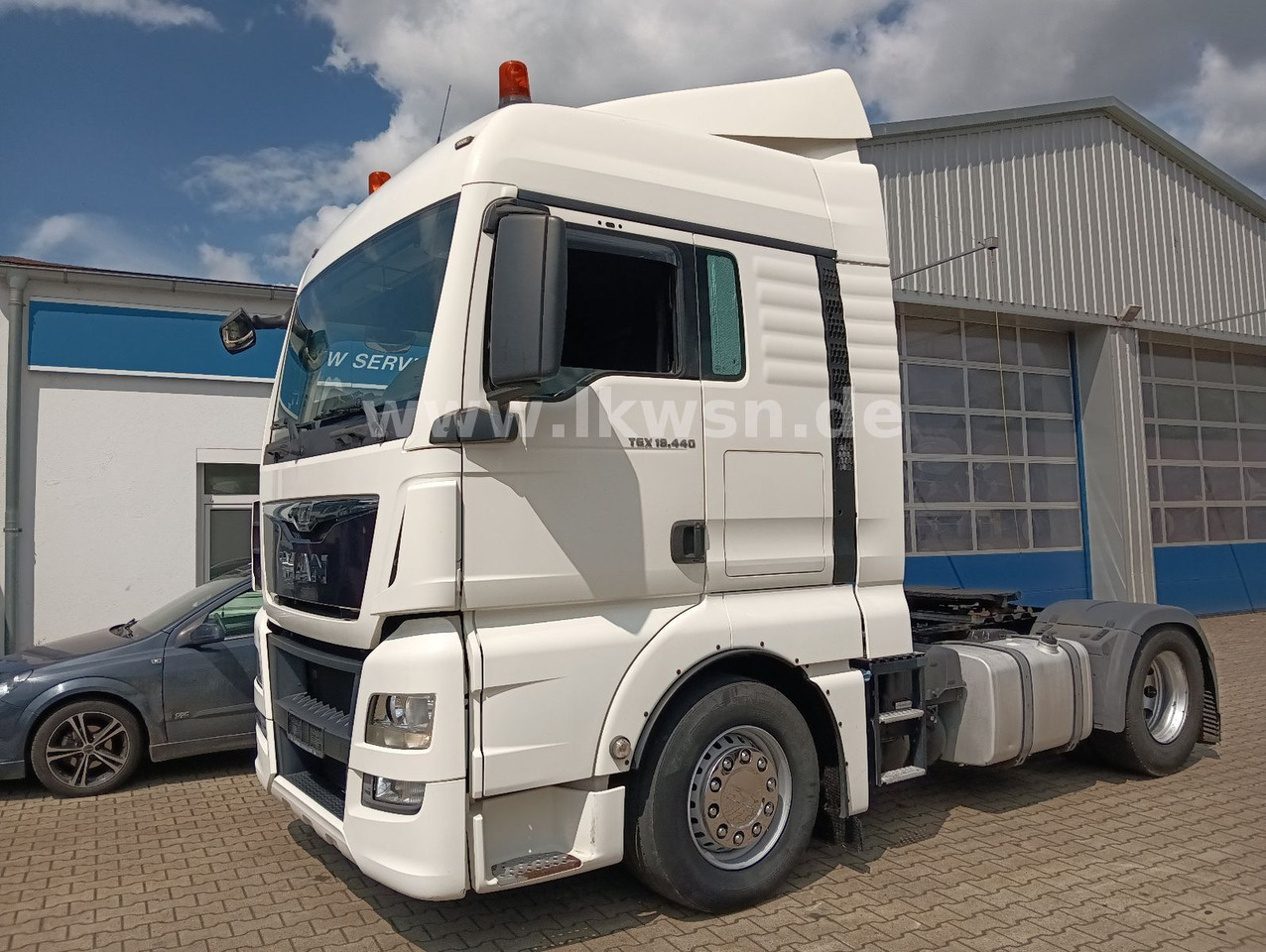 Tegljač MAN TGX 18:440 FLT XLX 2xTank Klima Spoiler Kühlbox MAN TGX 18:440 FLT XLX 2xTank Klima Spoiler Kühlbox: slika 10 Tegljač MAN TGX 18:440 FLT XLX 2xTank Klima Spoiler Kühlbox MAN TGX 18:440 FLT XLX 2xTank Klima Spoiler Kühlbox: slika 10