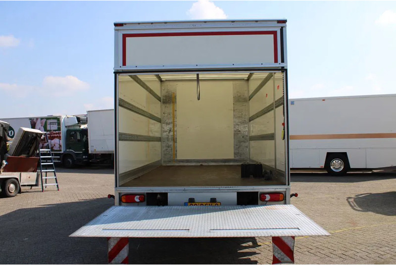 Kamion sa zatvorenim sandukom DAF LF 150 + Euro 6 + Dhollandia Lift: slika 7