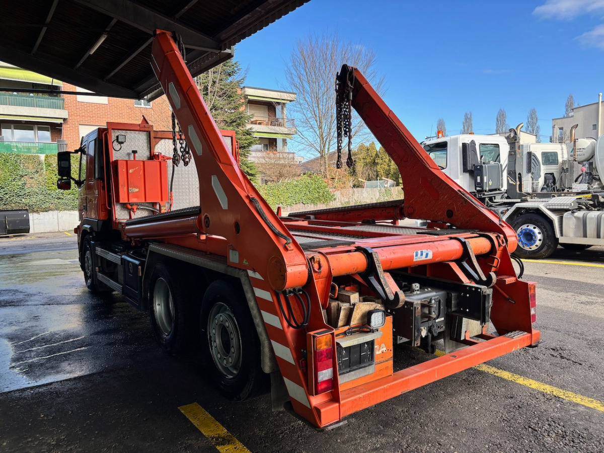 Kamion za utovaranje kontejnera VOLVO FM 400    6x2R: slika 15