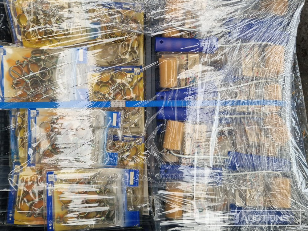 Građevinska oprema Unused Pallet of Paint Rollers, Nitrile Gloves, Pipe Clamps with Screw, Face Masks: slika 8