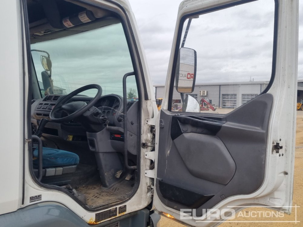 Kamion sa tovarnim sandukom DAF LF45-170: slika 24