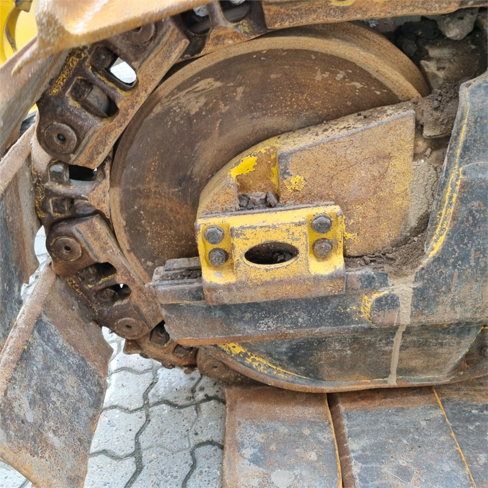 Buldožer Komatsu D65PX-15E0: slika 40