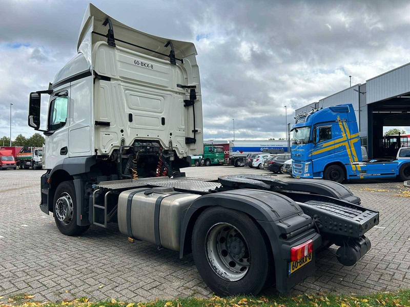 Kamion sa golom šasijom i zatvorenom kabinom Mercedes-Benz ACTROS: slika 7